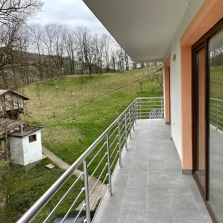 Porodicna Kuca Za Odmor Kovaci Lägenhet *